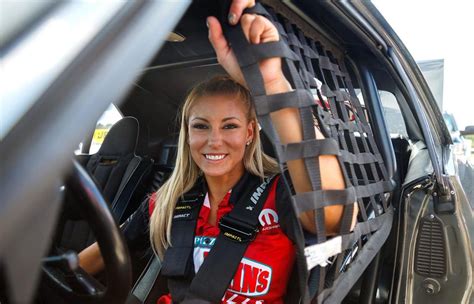 Nhra Leah Pritchett Has 2 Things In Mind In 2017 Top Fuel Title And Pizza Motorsportstalk