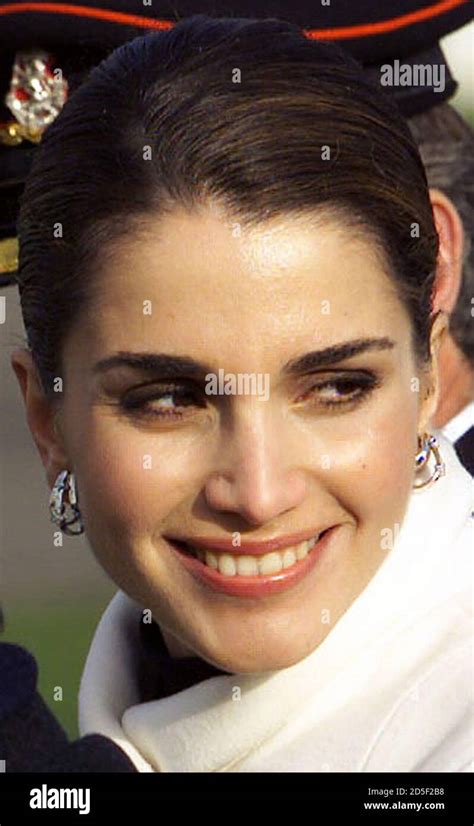 Queen Rania Of Jordan King Abdullahs Wife In Pictures