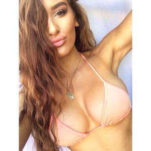 Molly Eskam Cleavage Pictures Pics Sexy Youtubers
