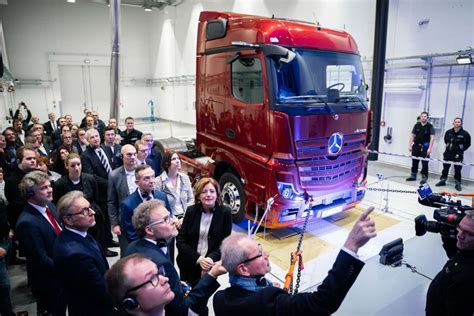 Daimler Trucks High Tech Pr Fstand Ersetzt Stra Entests Lkw
