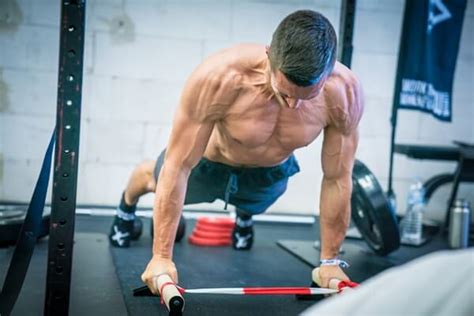 Training Arms With Calisthenics - Top 6 Exercises For Big Arms