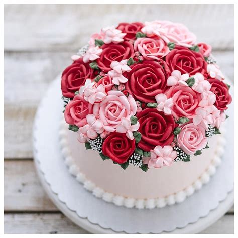 Red And Pink Roses On A Cake 😍 Birthday Cake With Flowers Pink
