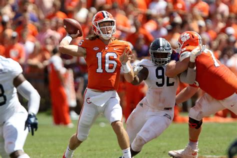 Clemsons Trevor Lawrence Joins A Handful Of True Freshmen To Start At Quarterback This Season