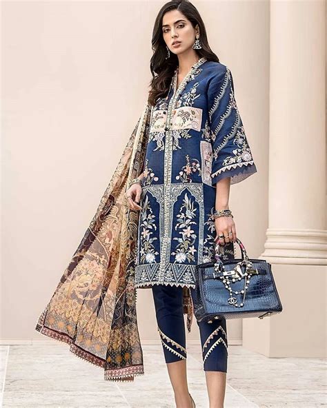 Pin By Fernando Aponte On My Saves In 2020 Pakistani Dresses Casual