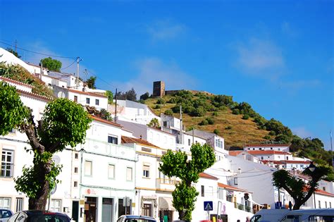 Besides listing local holiday accommodations in aljezur, we run a successful holiday rental property management business. Aljezur é a segunda "cidade" mais hospitaleira de Portugal