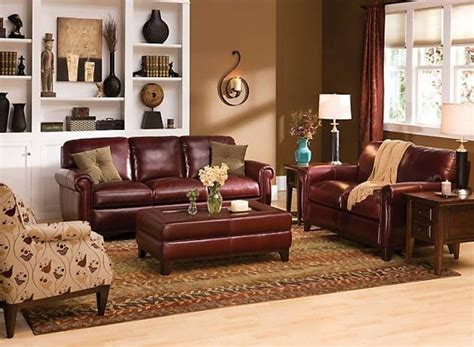 Welcome to our gallery showcasing gorgeous living room designs that feature leather furniture. Burgundy Leather Couch Decorating Ideas | Burgundy couch ...