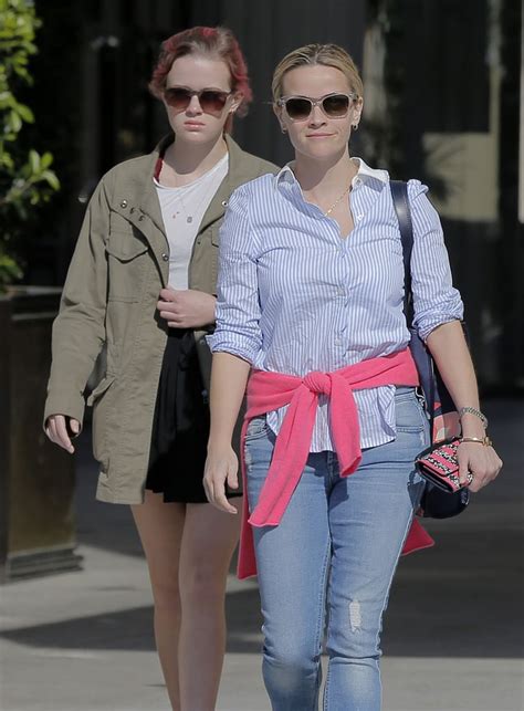 Reese Witherspoon And Ava Phillippe Getting Juice In La Popsugar