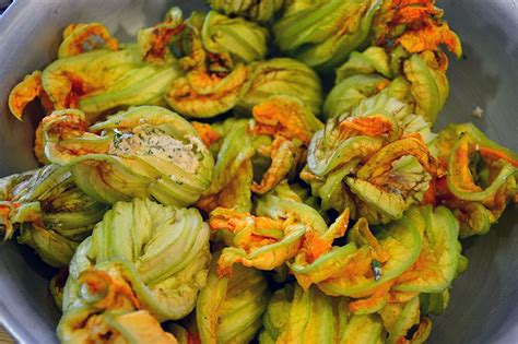 She deep fried them, which you can also do, but i just pan fry them. Stuffed Zucchini Blossoms | Recipe | Zucchini blossoms ...