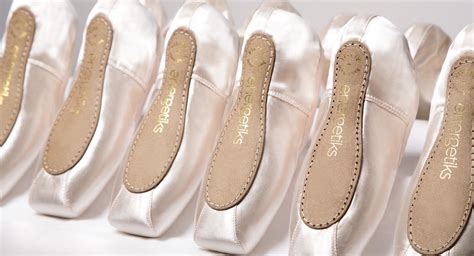Pointe shoe brands for narrow feet. Pointe shoes: Will they always hurt??