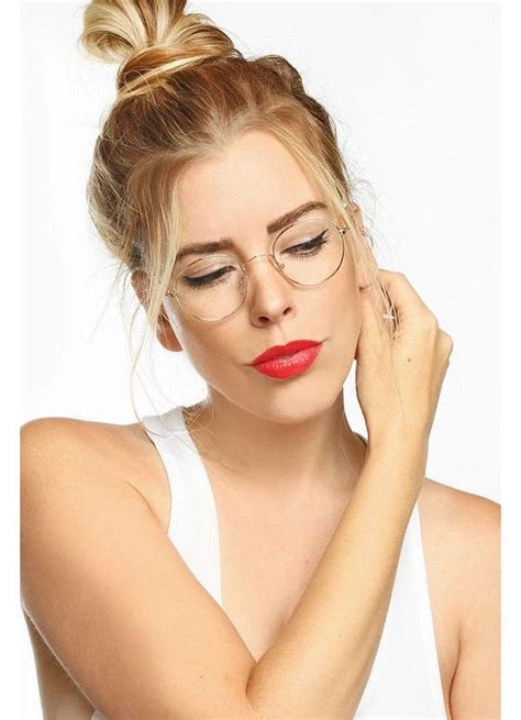 Eyewear Trends For Women 2020 Celebrities With Glasses People With Glasses Girls With Glasses