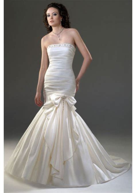In preparation for the celebration must take into account every detail, so that nothing marred this joyful day. Wedding gowns - guide for short, curvy, chubby and skinny ...