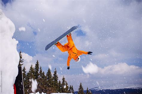 Snowboard Fail Del Colaborador De Stocksy Nikola Bradonjic Stocksy