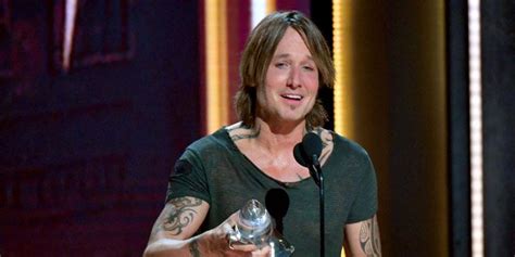 Watch Keith Urban Cries Emotional Cma Entertainer Of The Year Speech