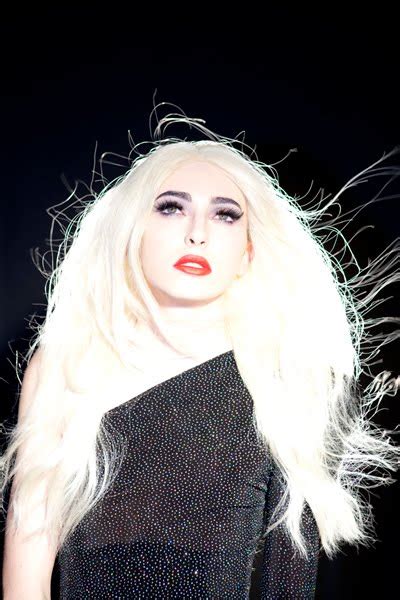 Casa Rosa Edward Vigiletti Cover Da Lady Gaga Faz Ensaio Para Candy