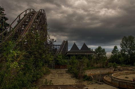 Eerie Images Of America's Abandoned Amusement Parks Will Haunt You