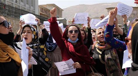 Afghan Women Protest Against Taliban For Equal Positions Dnn