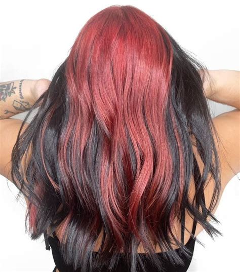 30 Best Peekaboo Hair Color Ideas And Trending Styles In 2021 In 2021