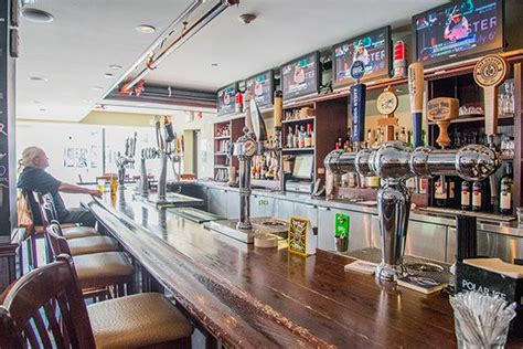 The Top 35 Sports Bars In Toronto By Neighbourhood Sports Bar Toronto Restaurants The