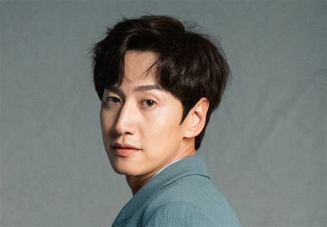 Climbing up to the no.2 spot is the variety gem and actor, lee kwang soo. Had a Car Accident, Lee Kwang Soo Will Do a Surgery and ...