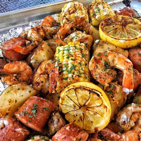 What Goes In A Seafood Boil