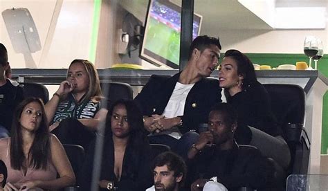 Georgina rodriguez showed off a huge ring on her finger during a holidaycredit: Georgina Rodríguez em Alvalade: Conheça os pormenores que ...