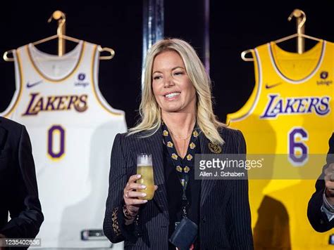 Sexy Hot Jeanie Buss Bikini Pics