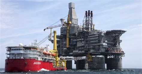The 180000 Tonne Titan Is Now The Largest Oil Rig In The World