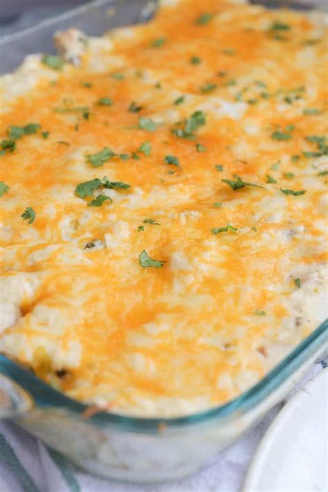 In a bowl mix mayonnaise, sour cream, ½ cup parmesan cheese, salt, pepper and garlic powder. Sour Cream Chicken Enchiladas baked with cheese in 2020 ...