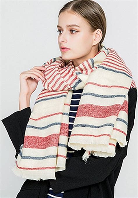 10 Fall Scarves Under 20 That Only Look Expensive Fall Scarves Fashion Clothes