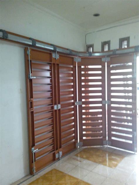 Jual pintu garasi besi rumah minimalis harga pintu garasi sumber : Jual Rel Pintu Garasi Minimalis Harga Murah Jakarta oleh ...