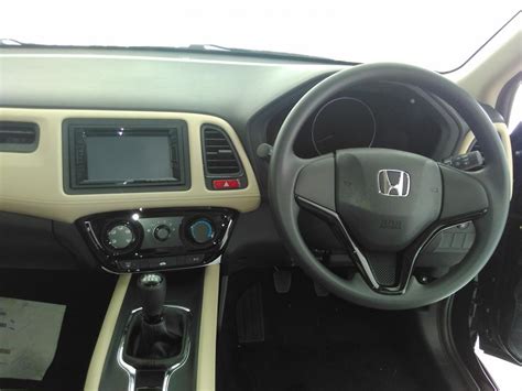 Jun 28, 2020 · the honda crv is one of the most popular compact crossovers suvs from the japanese automaker. HR-V: Honda hrv S manual hitam 2016 - MobilBekas.com