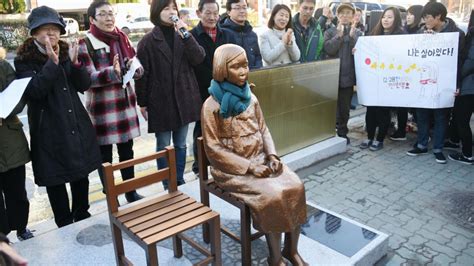 japan withdraws south korea envoy over wartime sex slave statue
