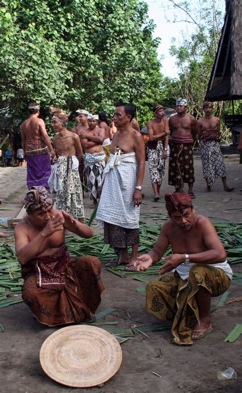 Bali Men Wearing Batik Sarong Men In Kilts Bali Batik