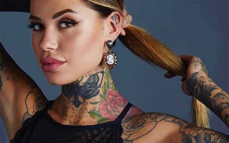 Le due nuove veline del tg satirico di canale 5 sono le ballerine talisa ravagnani e giulia pelagatti. Corona ha dimenticato Giulia Provvedi! Ecco chi è la nuova ...