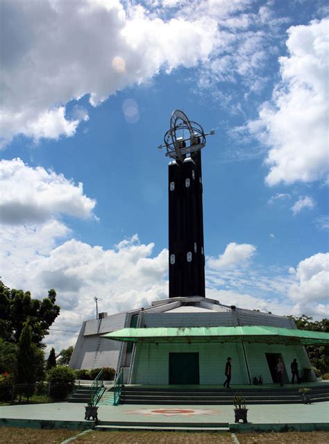 Tesyasblog Visiting The Icon Of Pontianak The Equator Monument