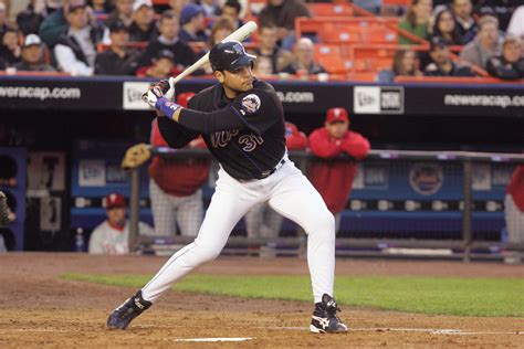 Mike Piazza Stats Bio Highlights And Accomplishments