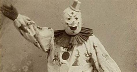 These 25 Vintage Pictures Of Clowns Are The Creepiest Thing Youve Ever