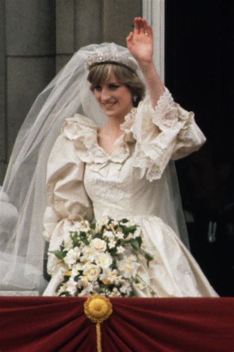 Princess Dianas Wedding Dress Every Detail Of Princess Dianas