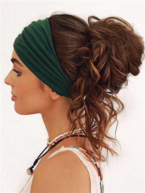 She's got a cutting sense of humor, a zen vibe, and a taste for adventure, she is. Outer Banks Hairstyles! Kiara's bun & Bandeau Headband ...