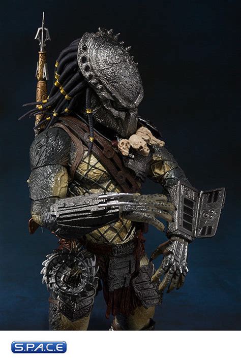 Do you like high end action figures or statues? Wolf Predator - S.H. MonsterArts Figure (Alien vs ...
