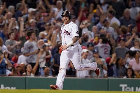 As Christian Vázquez Trade Rumors Increase Boston Red Soxs Alex Cora
