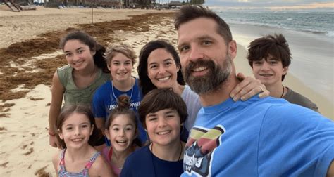 Walker Hayes Reveals His Insane Grocery List For His Six Kids