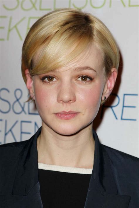 Carey mulligan turned bradley cooper into her personal ambulance. Carey Mulligan | Mujer de 10