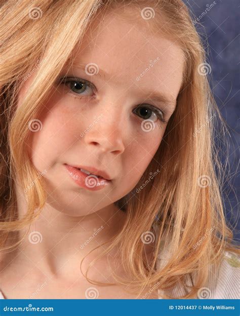 muchacha del preadolescente imagen de archivo imagen de adolescente rojo 12014437