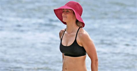 Emily Blunt Bikini Pictures In Hawaii June 2018 Popsugar Celebrity