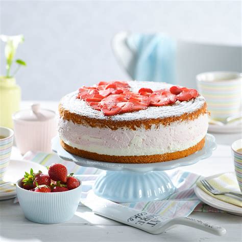 Erdbeer-Sahne-Torte - Rezept von Backen.de