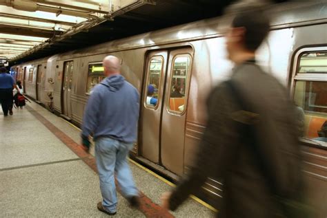 24 Yo Man In Chokehold By A Marine On Nyc Subway Dies Details Inside