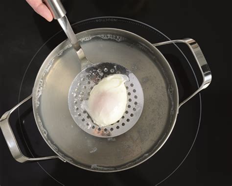 Maybe you would like to learn more about one of these? Scuola di cucina: l'uovo affogato, la tecnica da imparare ...