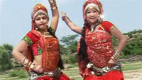 Mata Aaobi Maderiya Mein Top Rajasthani Hot Girls Dance Video Song