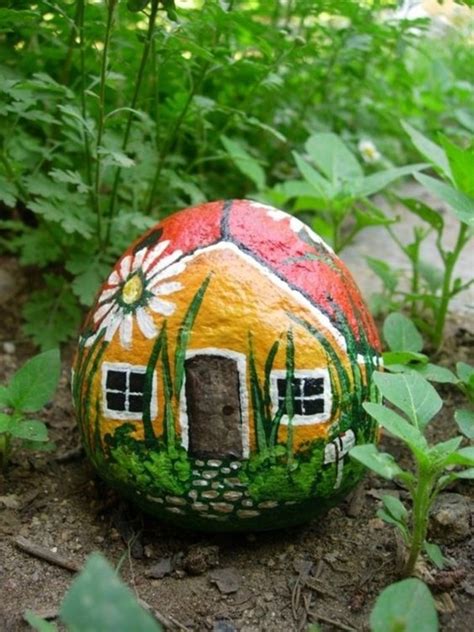 For turtle painted rock, actually the color will depend on the creativity and imagination of the painter. 30 Easy Rock Painting Ideas For Inspiration
